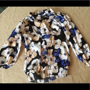 ✨ Closet Clear-out! ✨ White House Black Market ruffle front blouse